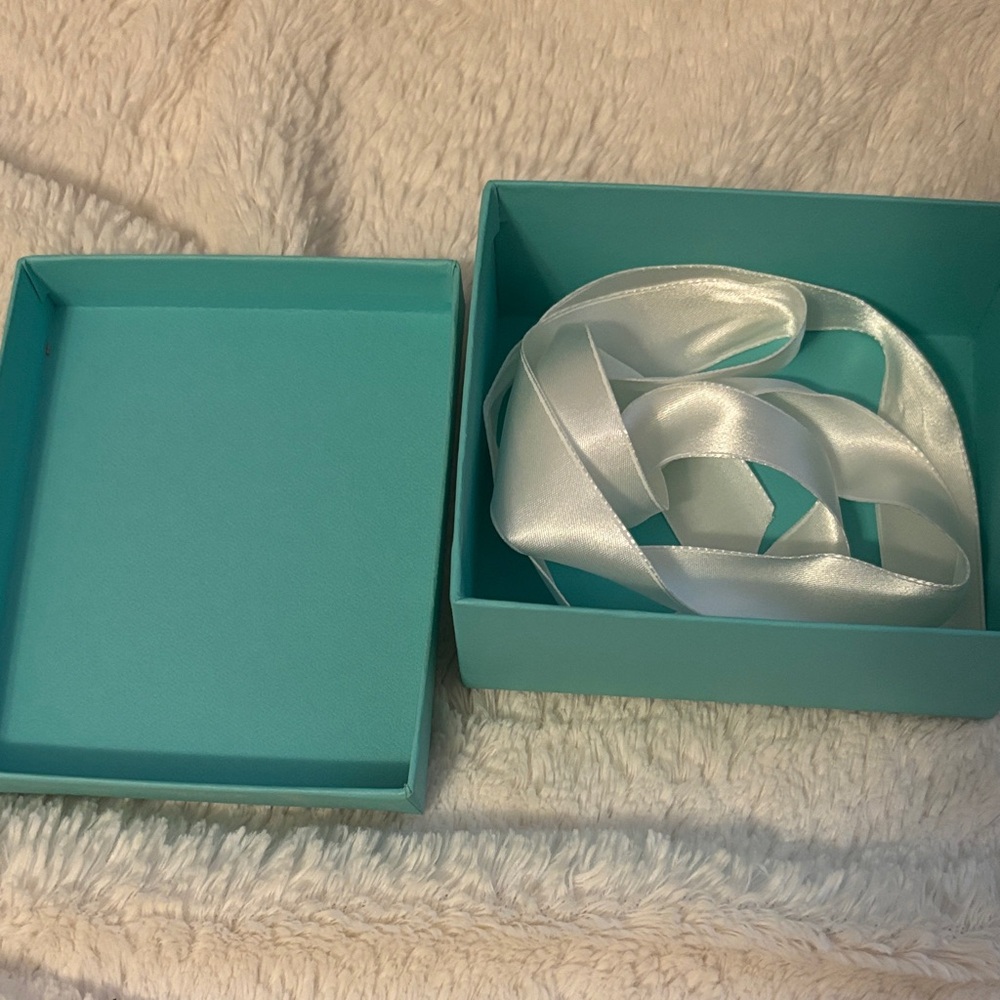 Tiffany & Co. Turquoise Box - Picture 3 of 5